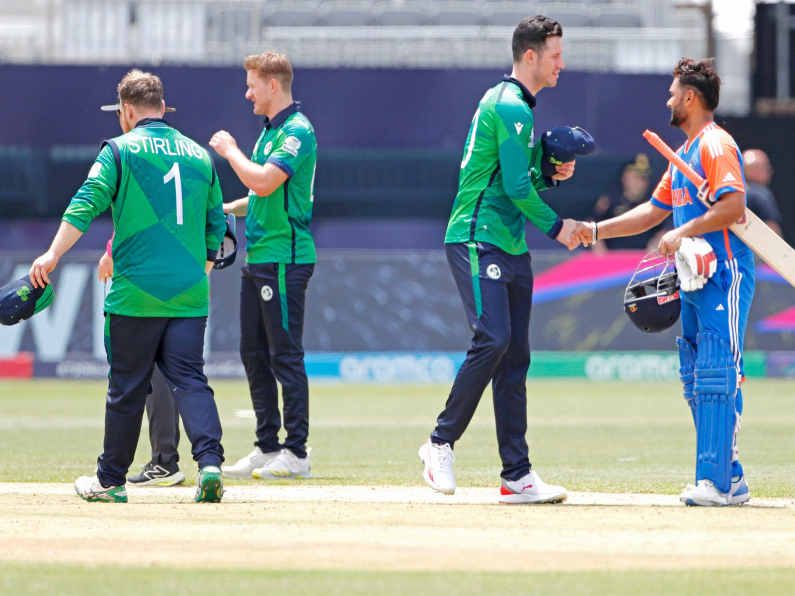 Ireland players with Rishabh Pant (Photo/ANI)