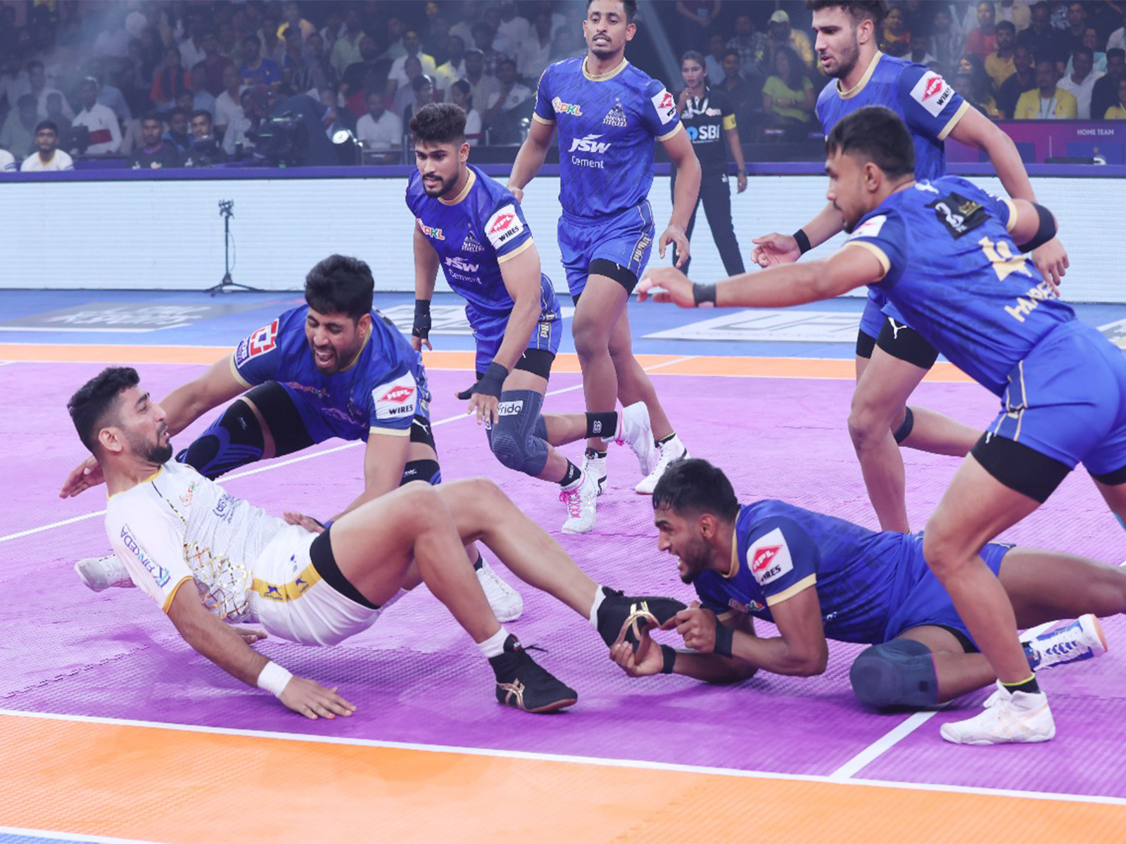 Players in action during the match (Photo: PKL)