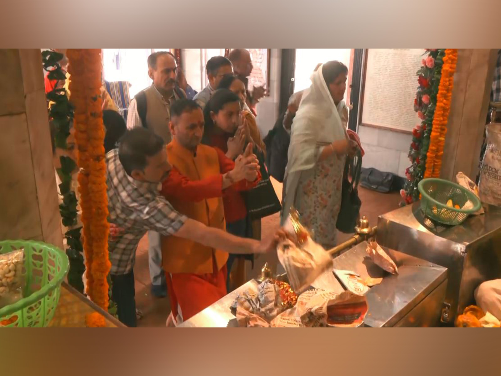Devotees throng Shimla's historic Kalibari temple on day one of Navratri (Photo/ANI)