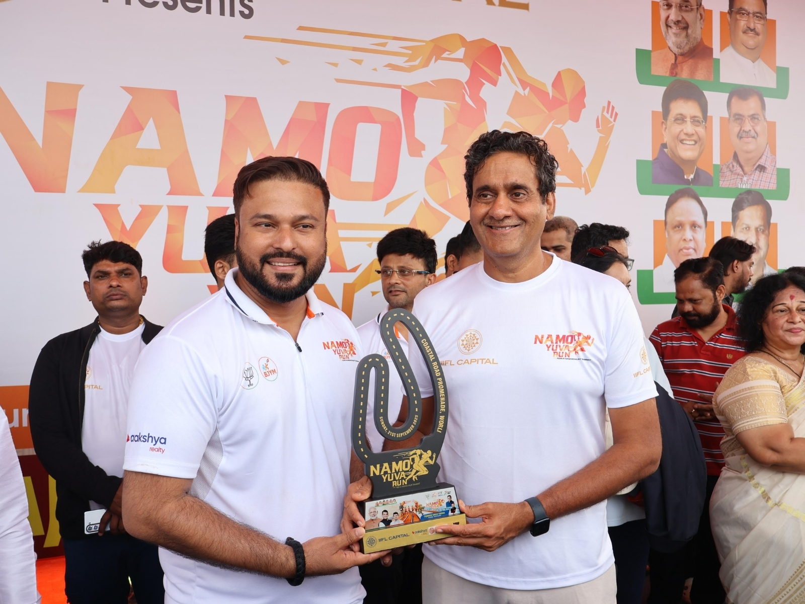 Tajinder Singh Tiwana Leads Historic NaMo Yuva Run on Mumbai's Coastal Road Promenade to Celebrate PM Modi Ji's 75th Birthday