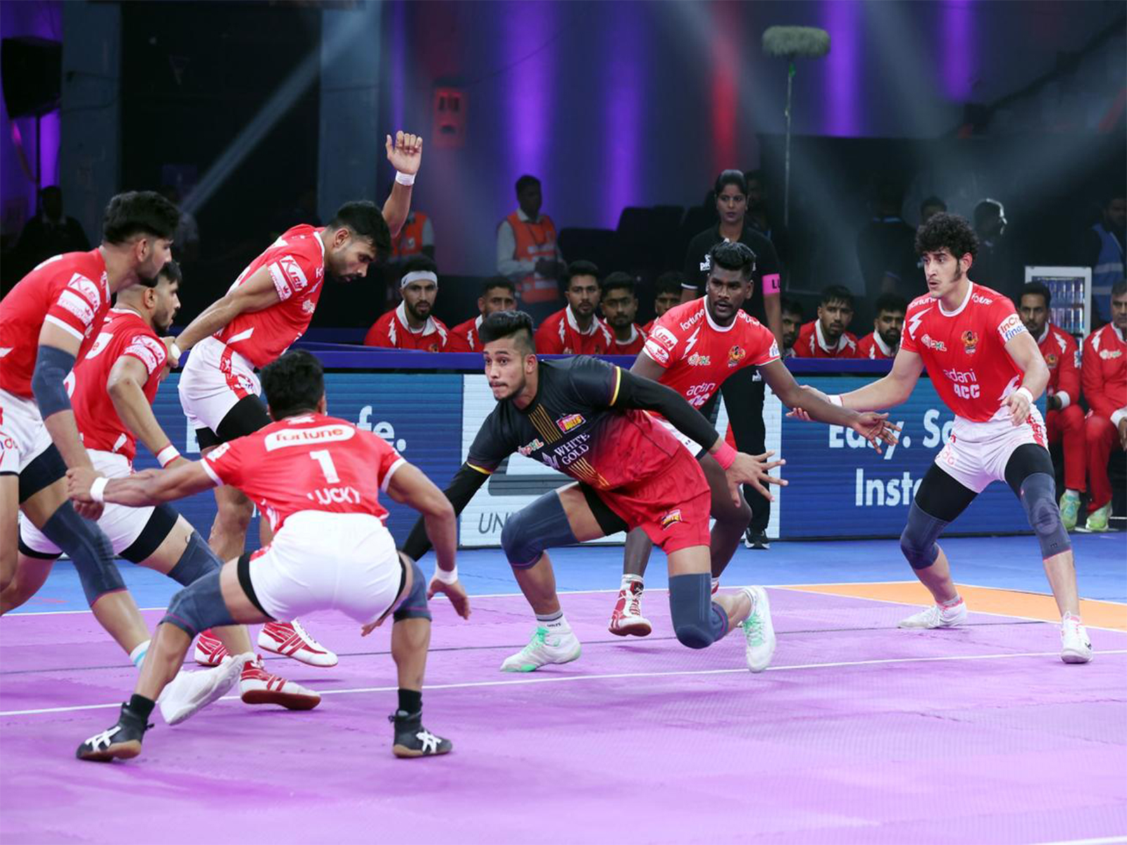 Players in action during the match (Photo: PKL) 