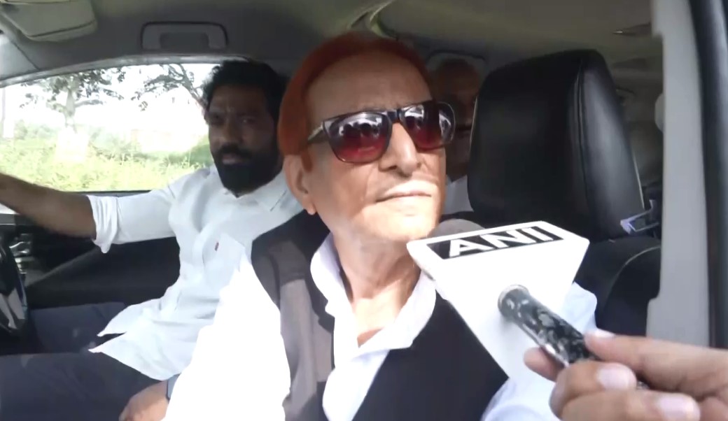 Samajwadi Party leader Azam Khan (Photo: ANI)