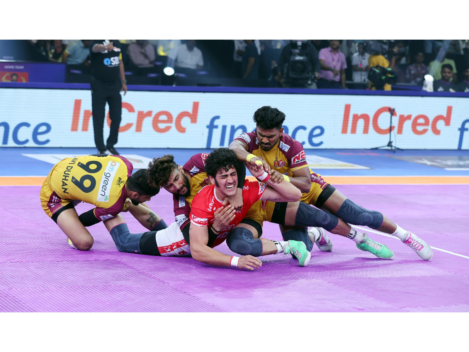 Players in action during the match (Photo: PKL)
