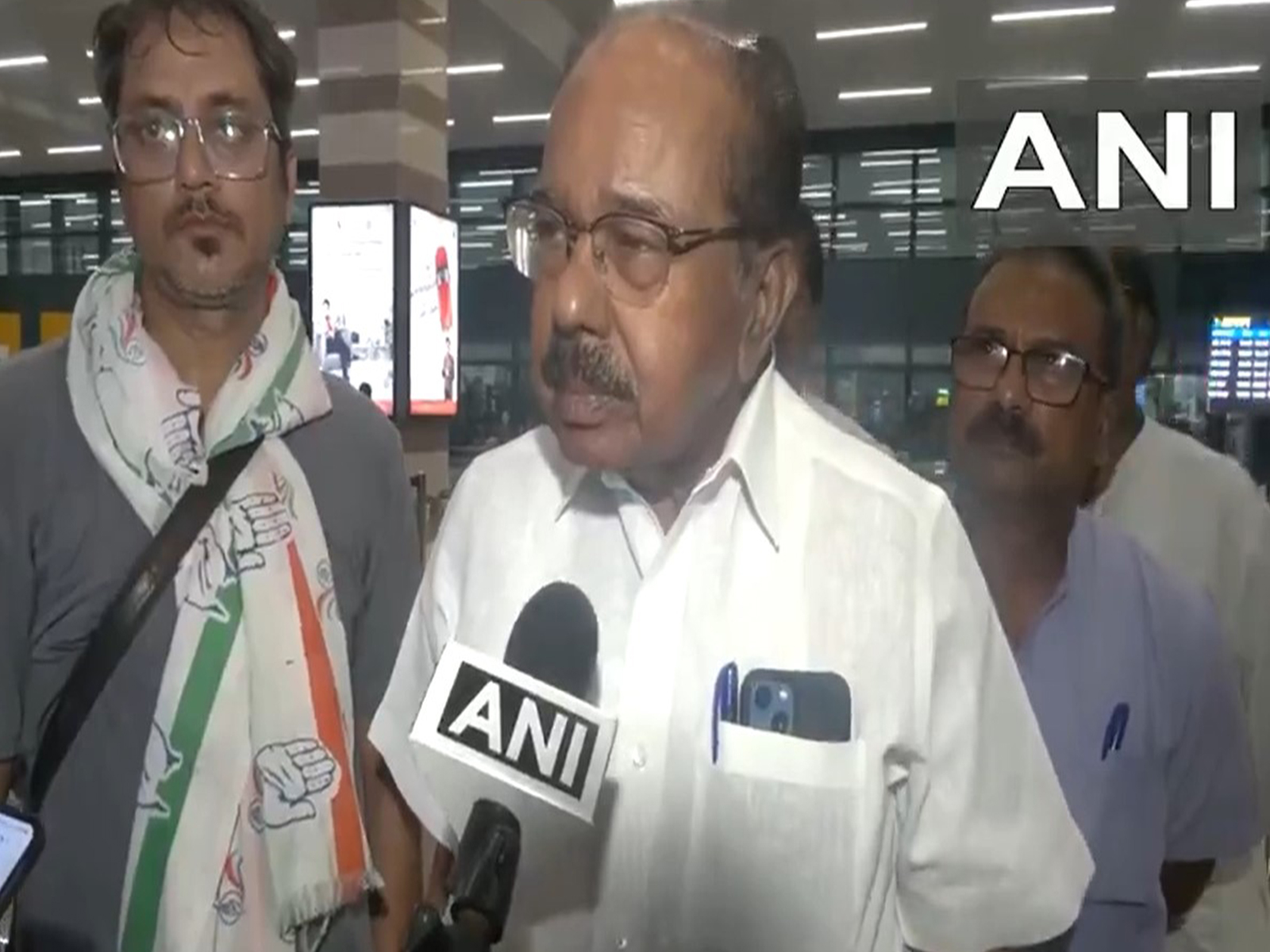 Senior Congress leader M Veerappa Moily (Photo/ANI)