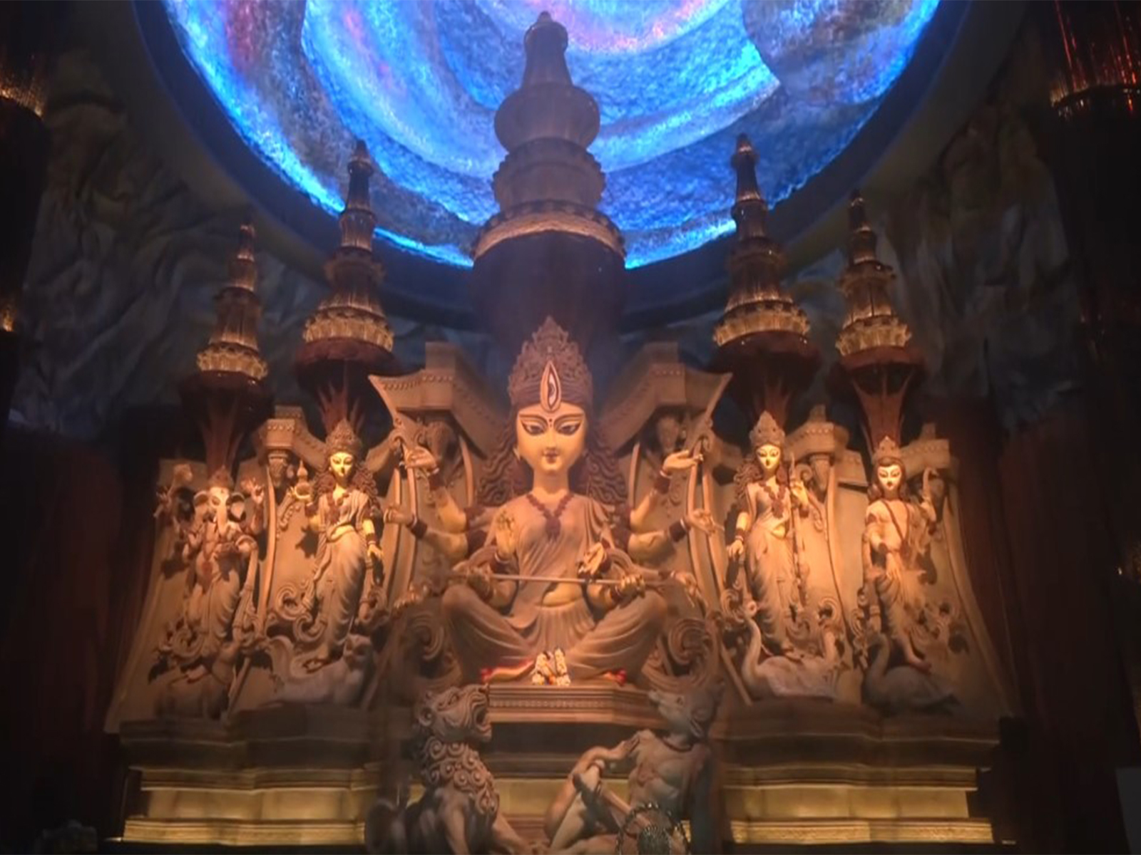 Chetla Agrani club uses 3 crore Rudraksh in making Durga Puja pandal (Photo/ANI) 