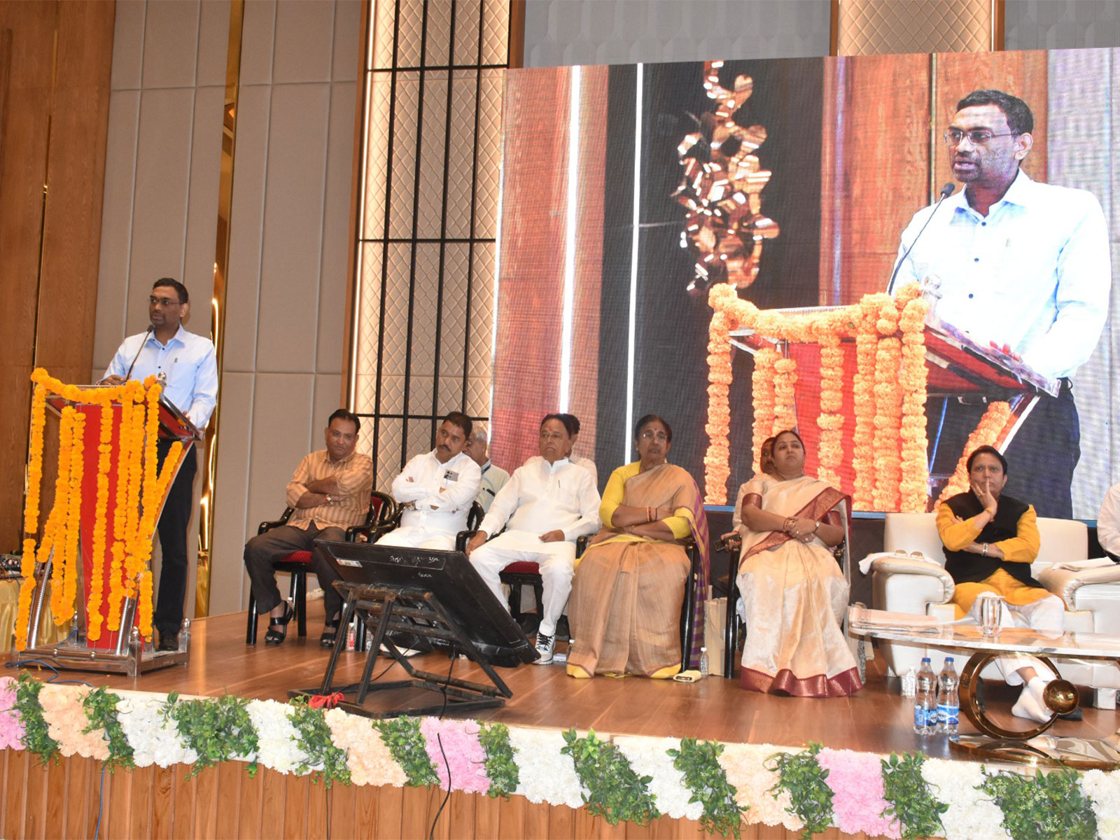 District level 'Vibrant Gujarat Regional Conference' program held in Himmatnagar (Photo Source: Gujarat CMO)