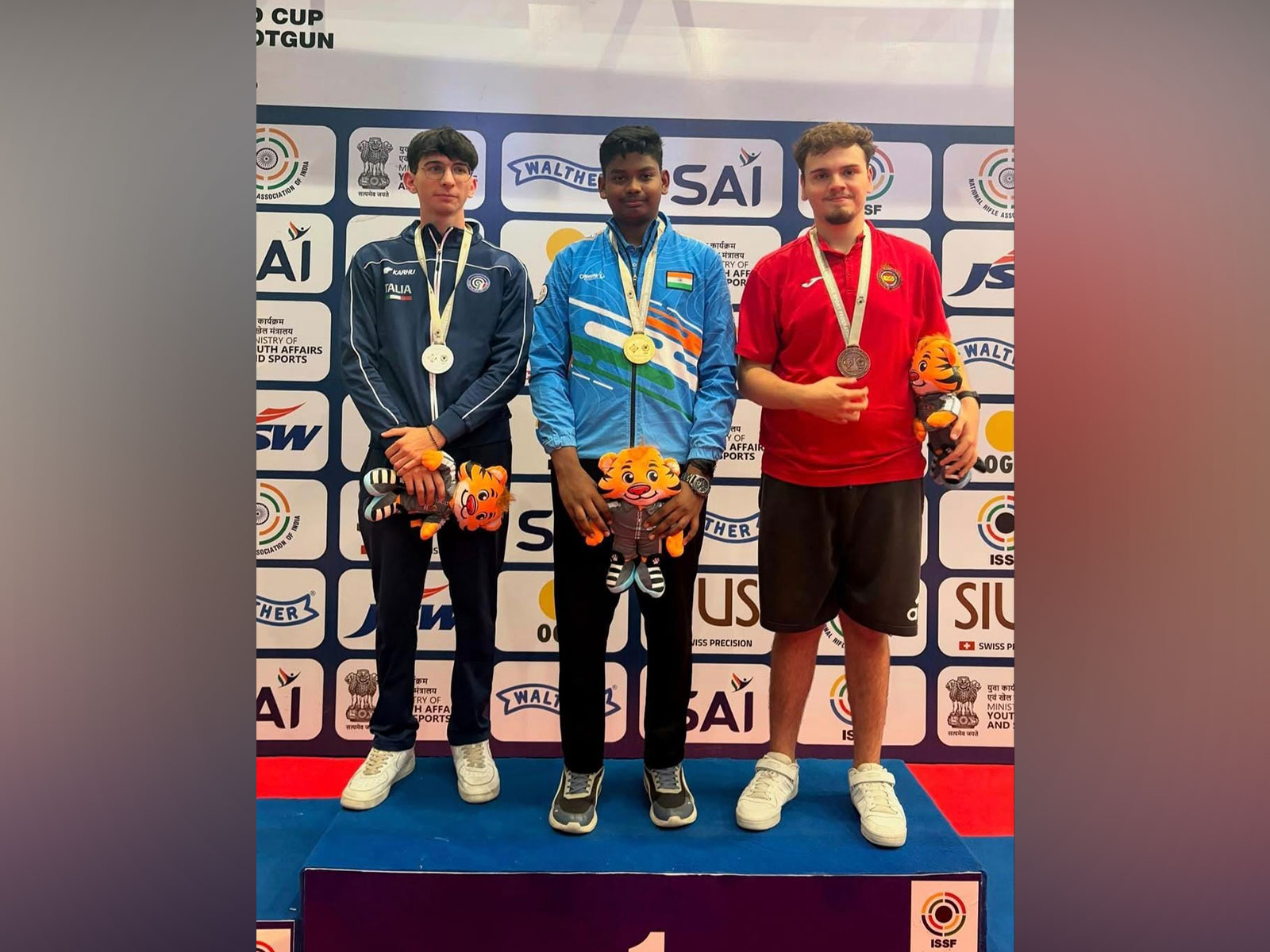 Jonathan Gavin Antony (centre). (Photo: NRAI)