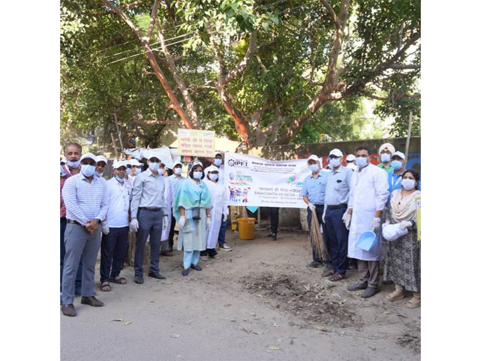 conducts Shramdaan in Gurugram under Swachhotsav 2025  (Photo: PIB)  