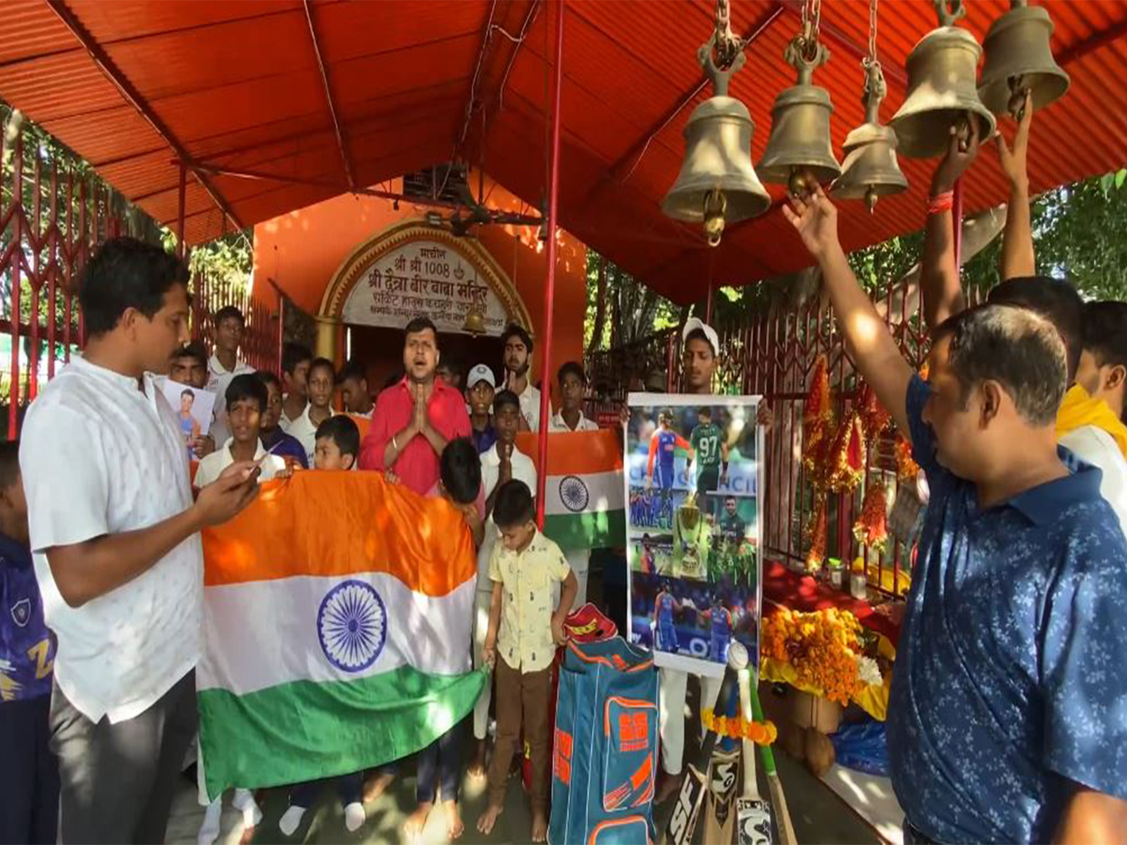 Cricket fans perform hawan, pooja in Varanasi (Photo/ANI)
