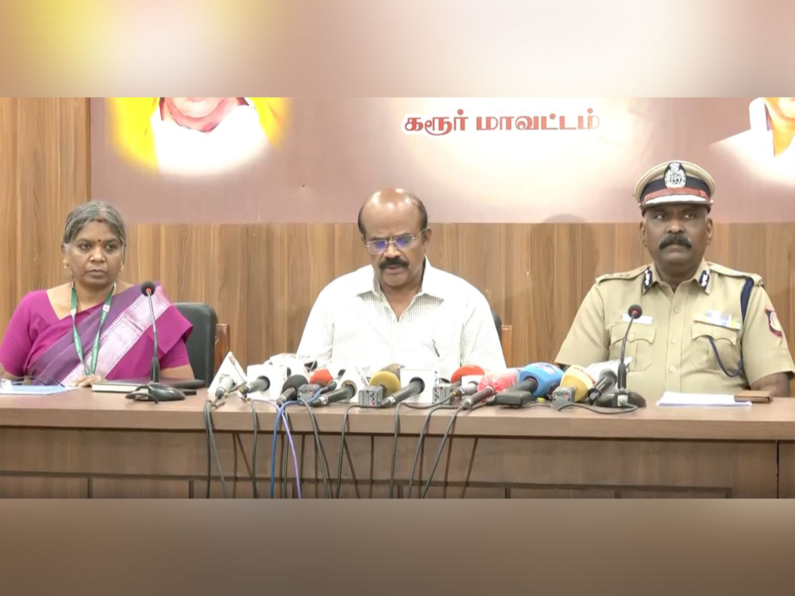 Karur Collector M Thangavel with ADGP (Law and Order) S Davidson Devasirvatham. (Photo/ANI)