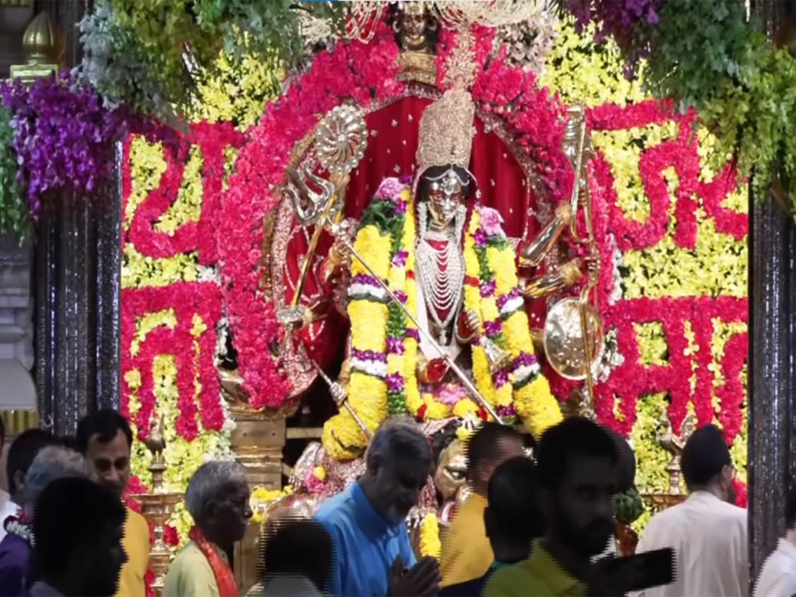 Morning aarti offered at Shree Adya Katyayani Shaktipeeth Mandir in Chhatarpur (Photo/ANI)