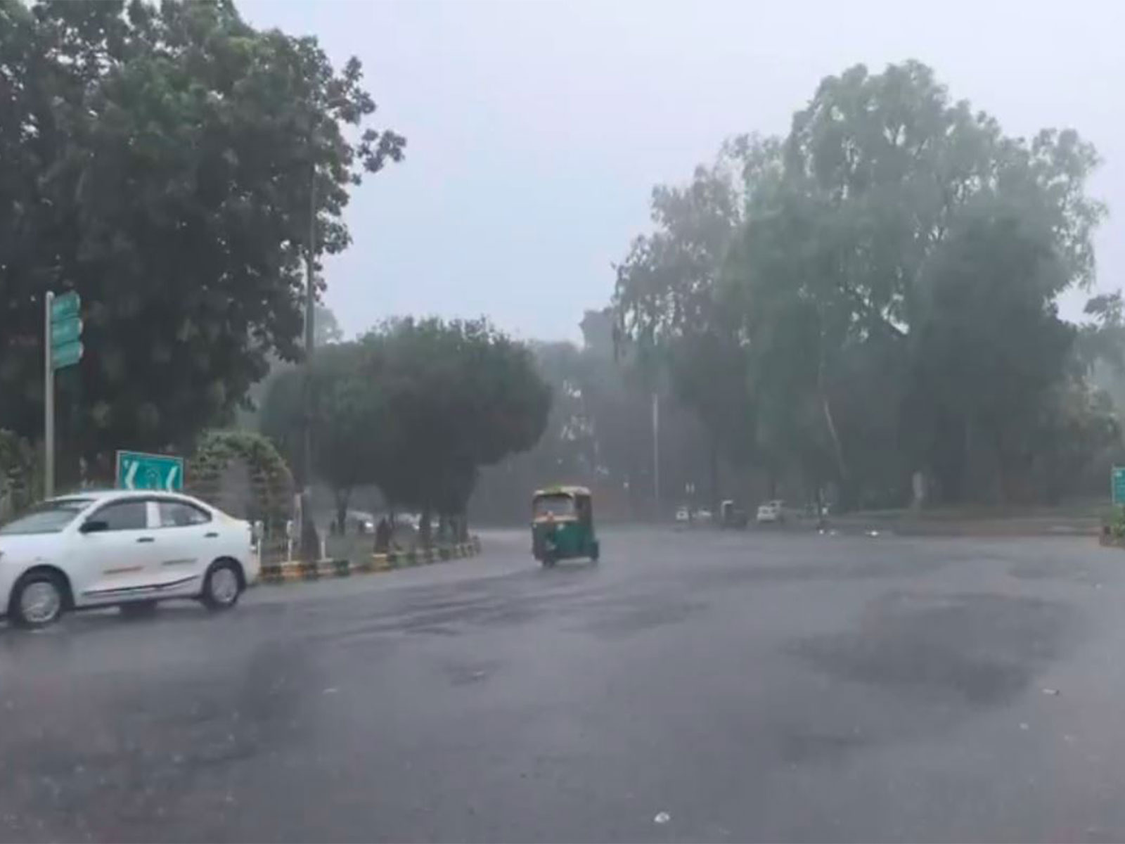 Parts of Delhi receive rainfall, visuals from Mandi House area (Photo/ANI)