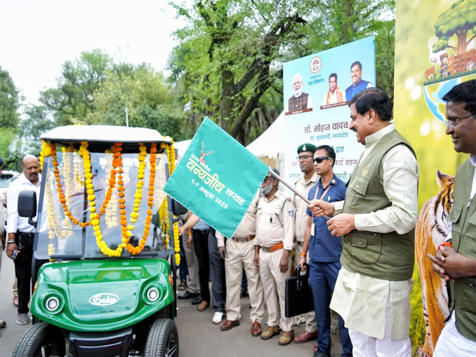MP CM Mohan Yadav flagging off e-vehicles (Photo/X @DrMohanYadav51)