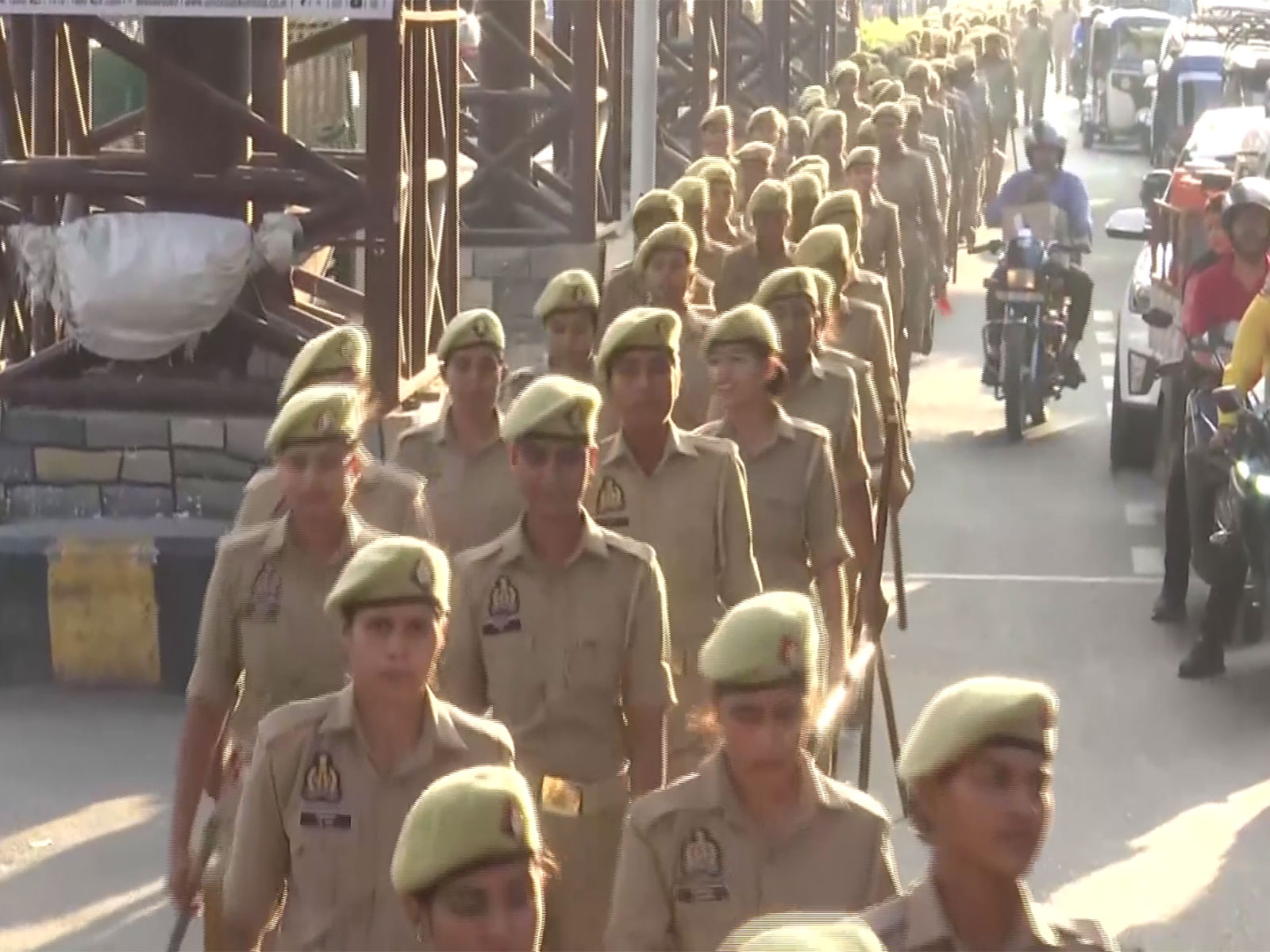 Bareilly Police conducts flag march (Photo/ANI)