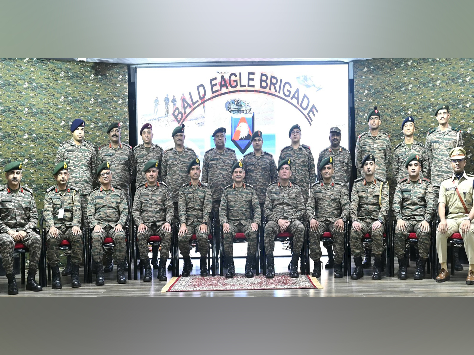  COAS General Upendra Dwivedi visits Bald Eagle Brigade (Photo/X@adgpi) 