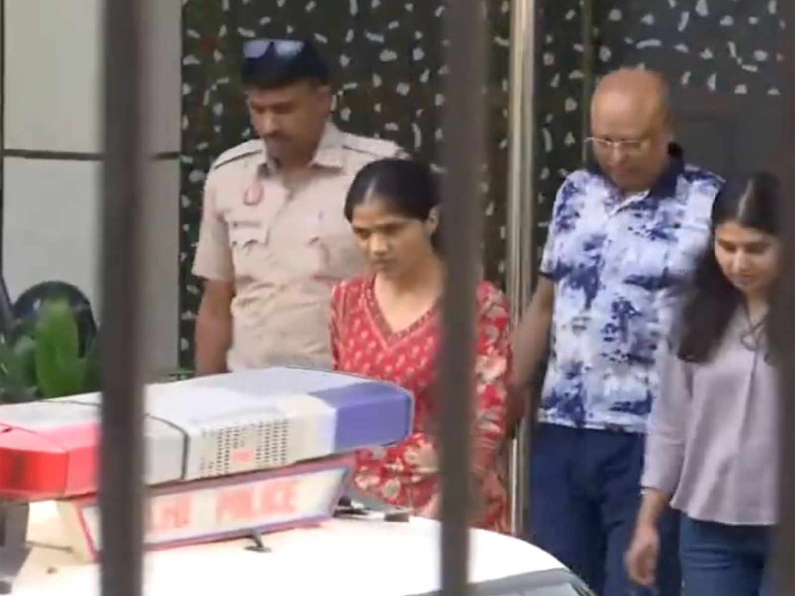Delhi Police team leaves with Chaityananda Saraswati from Sri Sharda Institute of Indian Management (Photo/ANI)