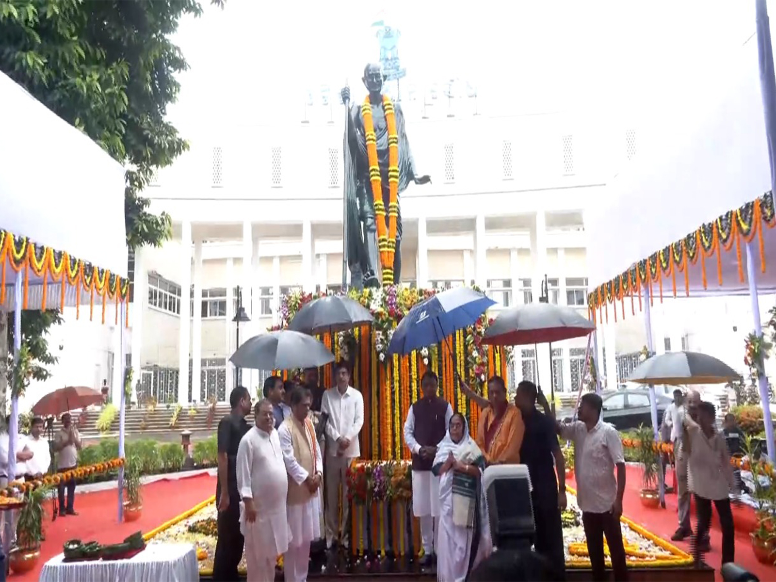 Odisha Governor, CM, Speaker pay tribute to Mahatma Gandhi on his birth anniversary (Photo/ANI)