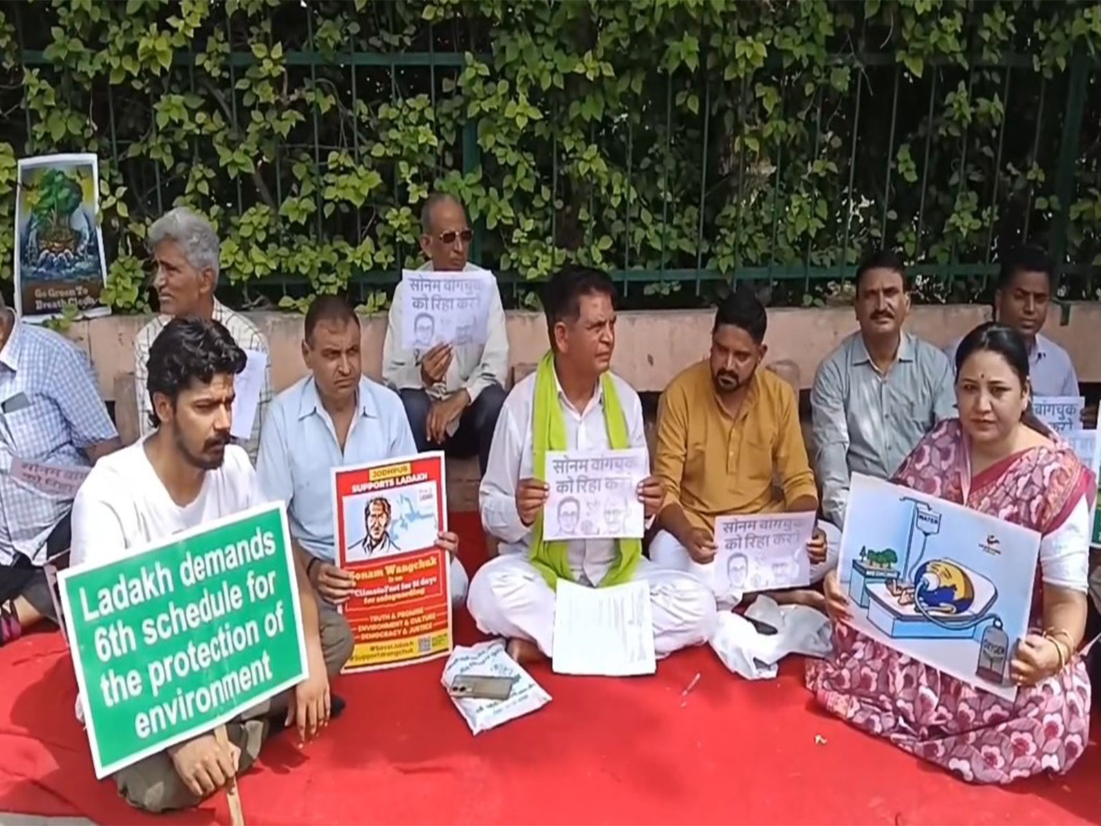 People protesting outside Jodhpur Collectorate, demanding release of Sonam Wangchuk (Photo/ANI)