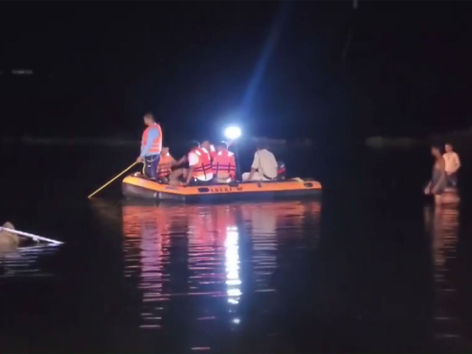 Search and rescue operations in Khandwa's Abna river (Photo/ANI)