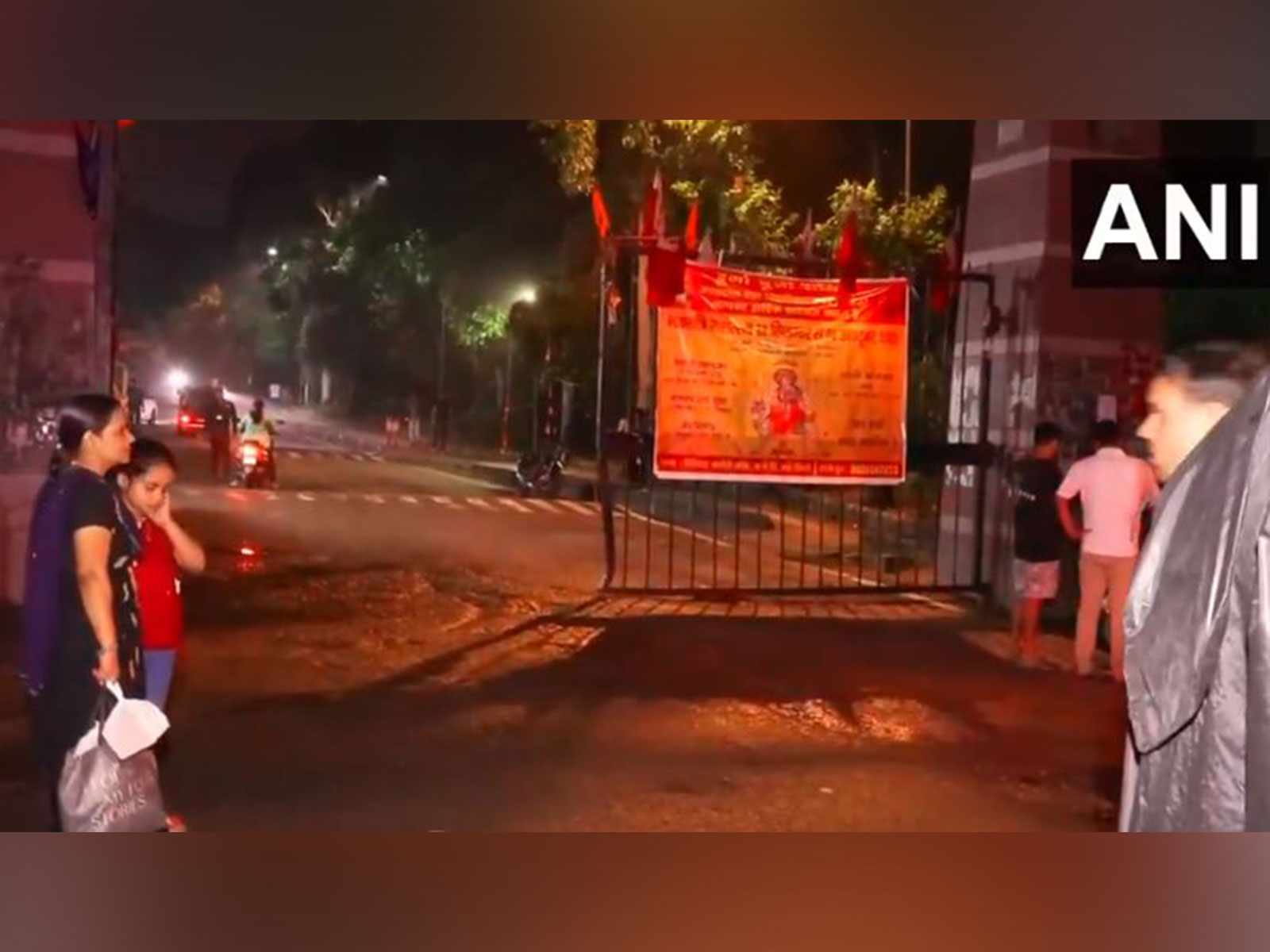 Outside JNU campus (Photo/ANI)