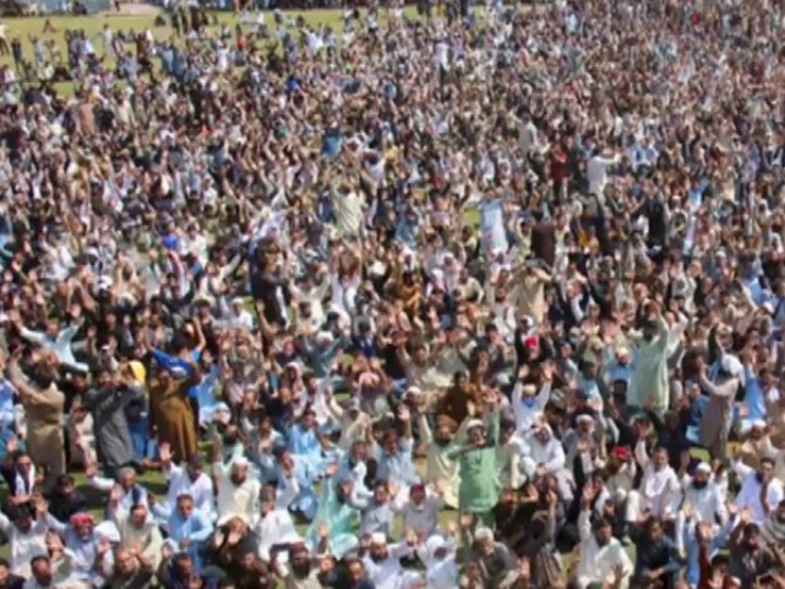 People attending funeral of those killed in PoJK (Photo/ Reuters)