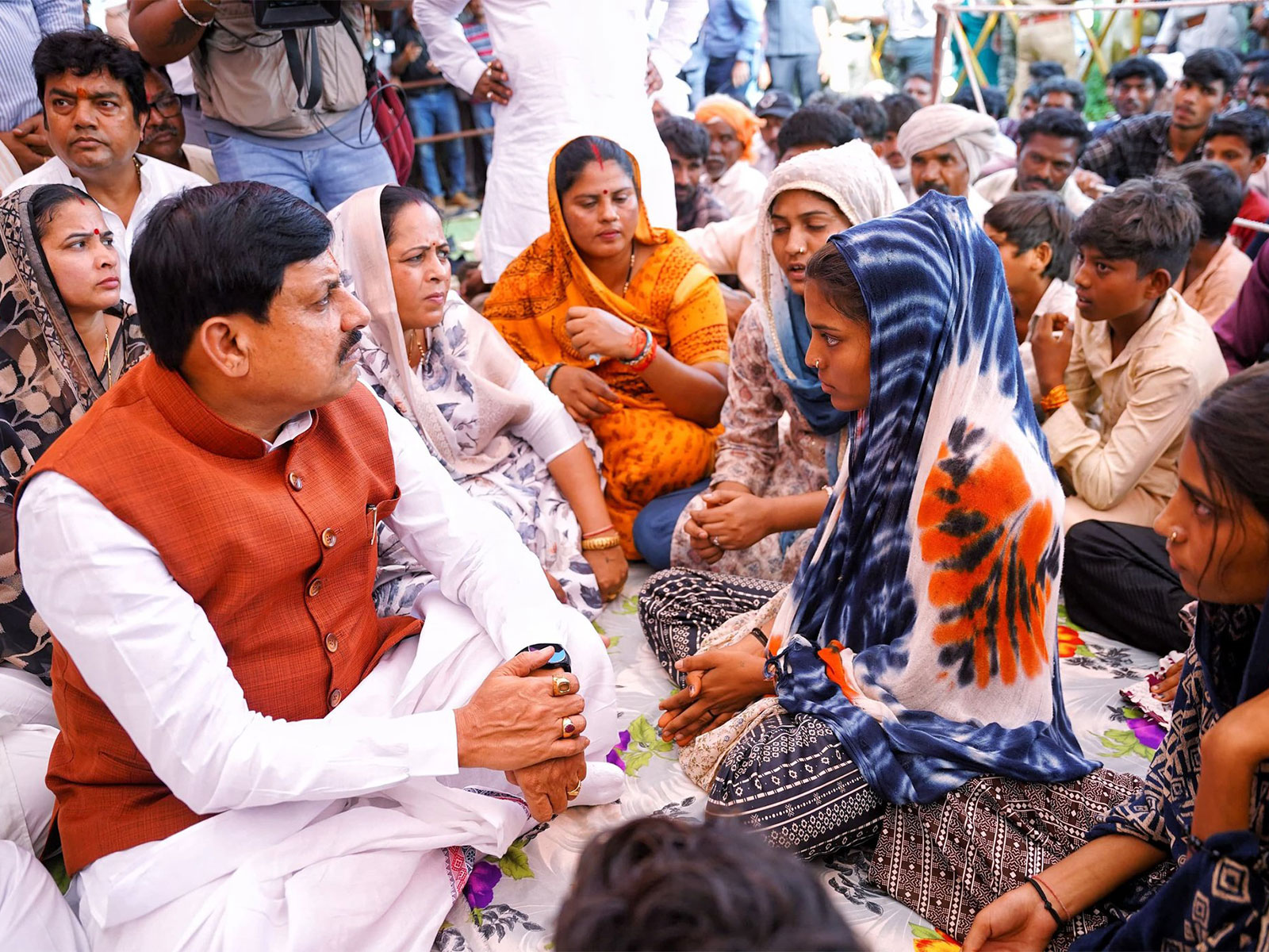 MP CM Mohan Yadav meeting the victim's family in Khandwa (Photo/X @DrMohanYadav51)