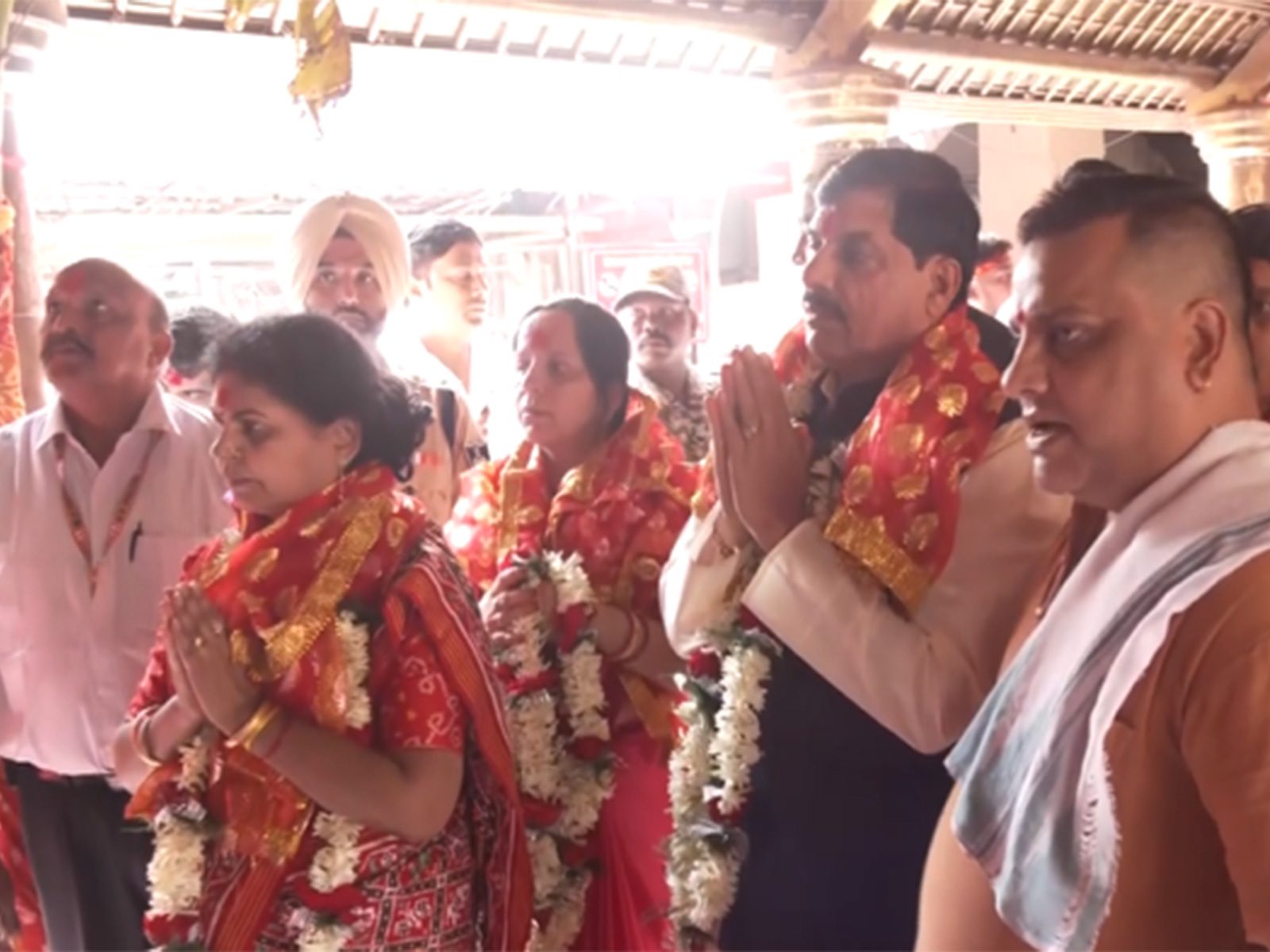 MP CM Mohan Yadav offering prayers at Kamakhya temple in Guwahati (Photo/ANI)https://x.com/ANI/status/1974379560079630388