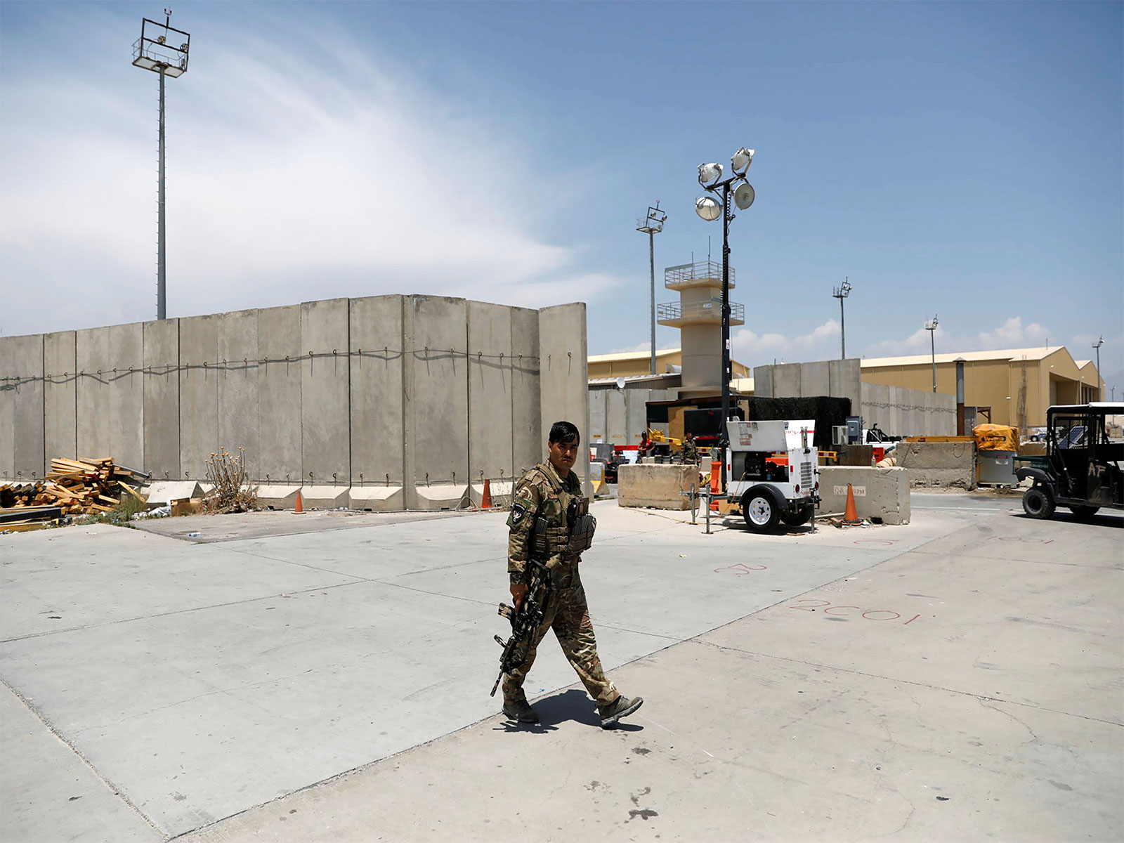 An Afghan security forces member walks in Bagram US air base (Photo/Reuters)