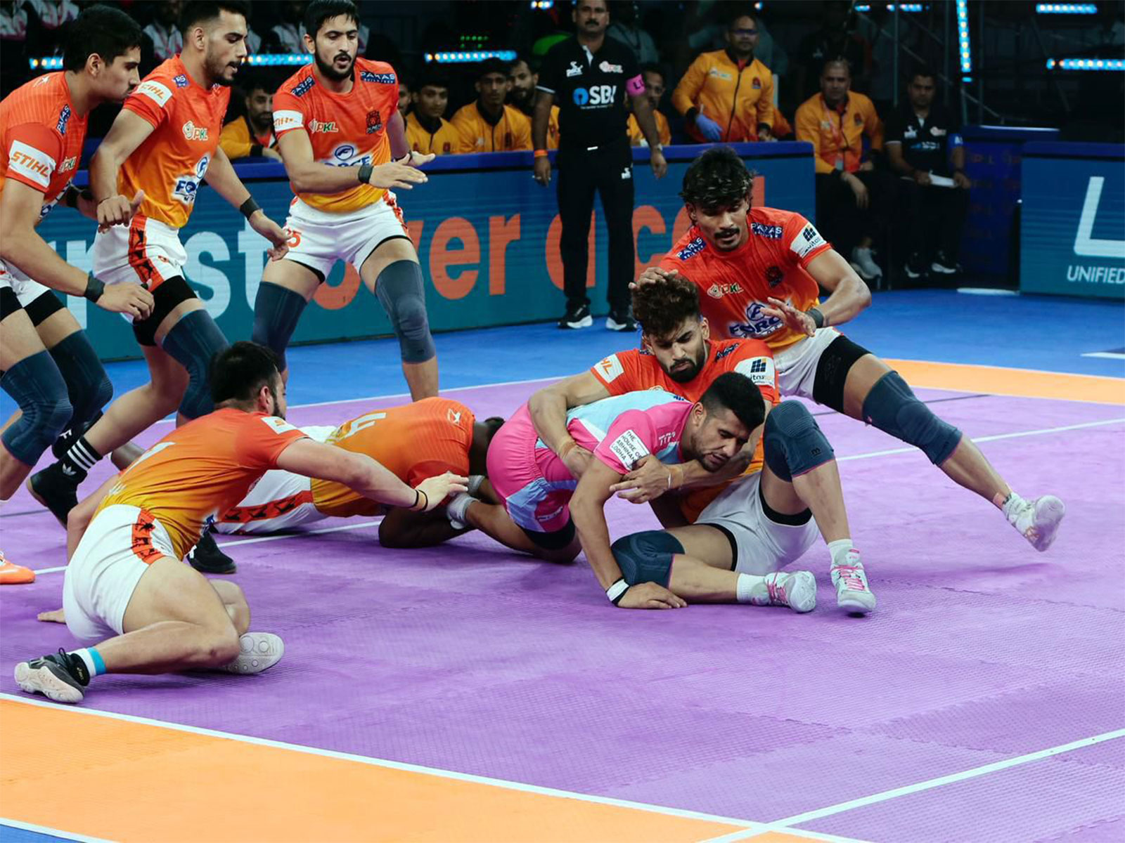 Players in action during the match (Photo: PKL)