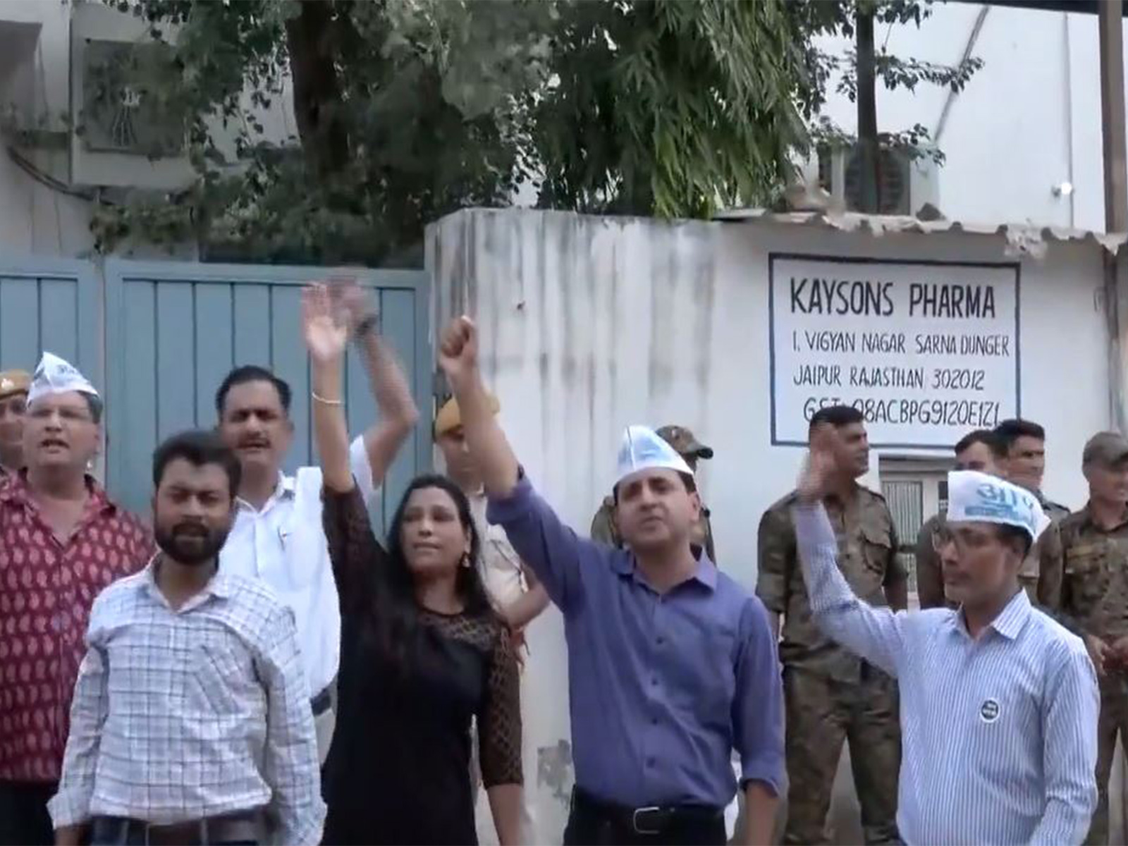 Visuals of the protest by AAP workers (Photo/ANI) 