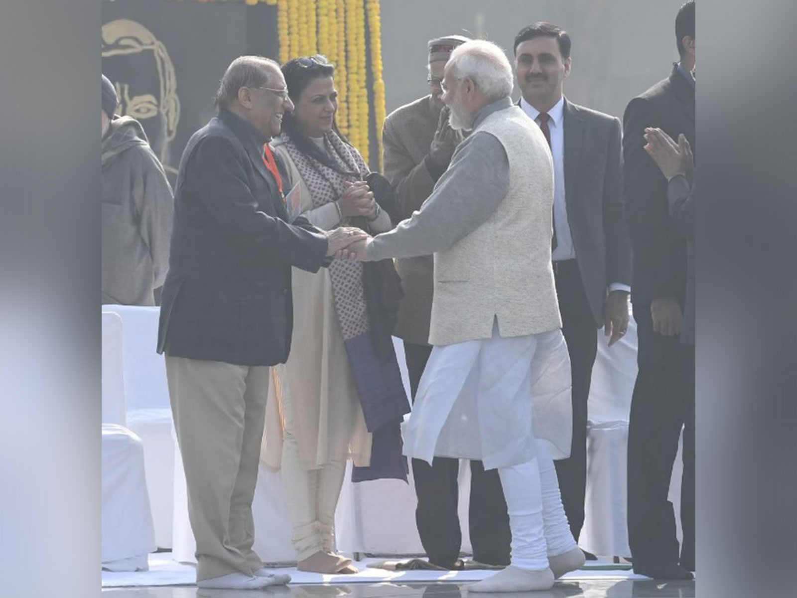 PM Narendra Modi with the late BJP leader VK Malhotra (Photo/narendramodi.com)