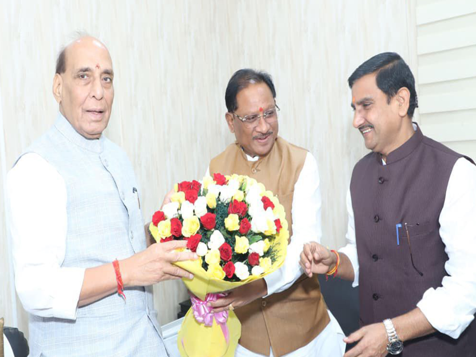Chhattisgarh CM Vishnu Deo Sai meets Defence Minister Rajnath Singh (Photo: CMO)