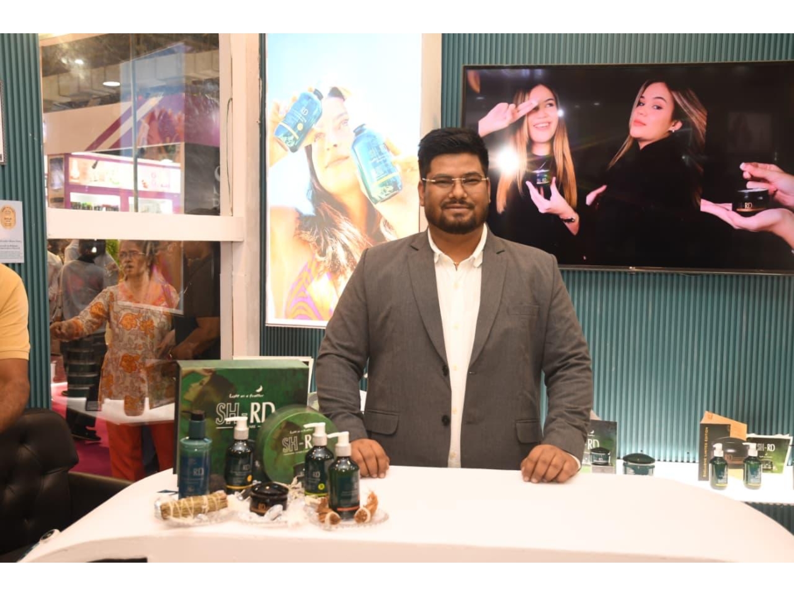 Kumar Gaurav - Founder & CEO of Lepl Group officially launched SH-RD in India (World's 1st scalp care brand) at Bombay Expo Centre, Mumbai