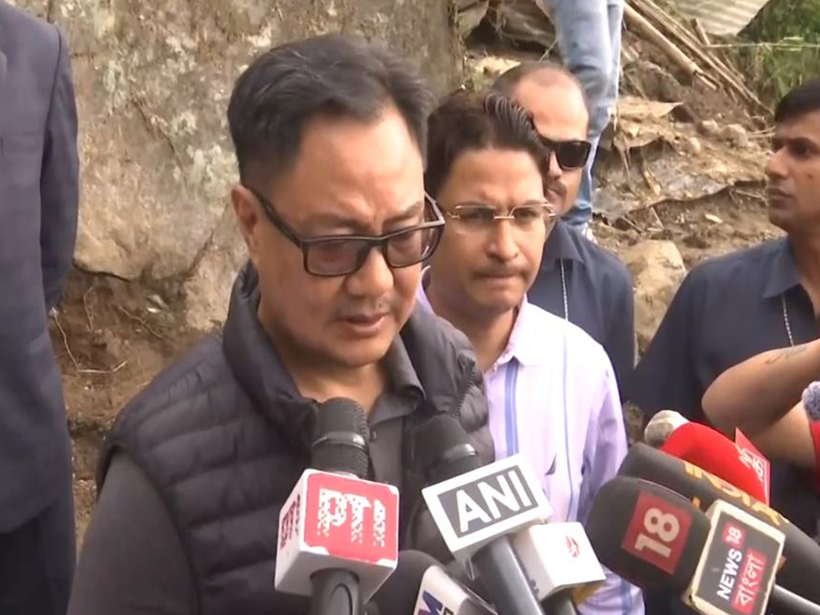 Union Minister Rijiju visits rains-hit Mirik, Darjeeling (Photo/ANI) 