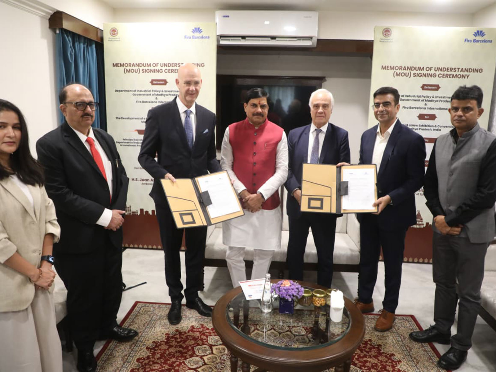 MoU exchange between Madhya Pradesh and Spain's Fira Barcelona International (Photo/DPR)
