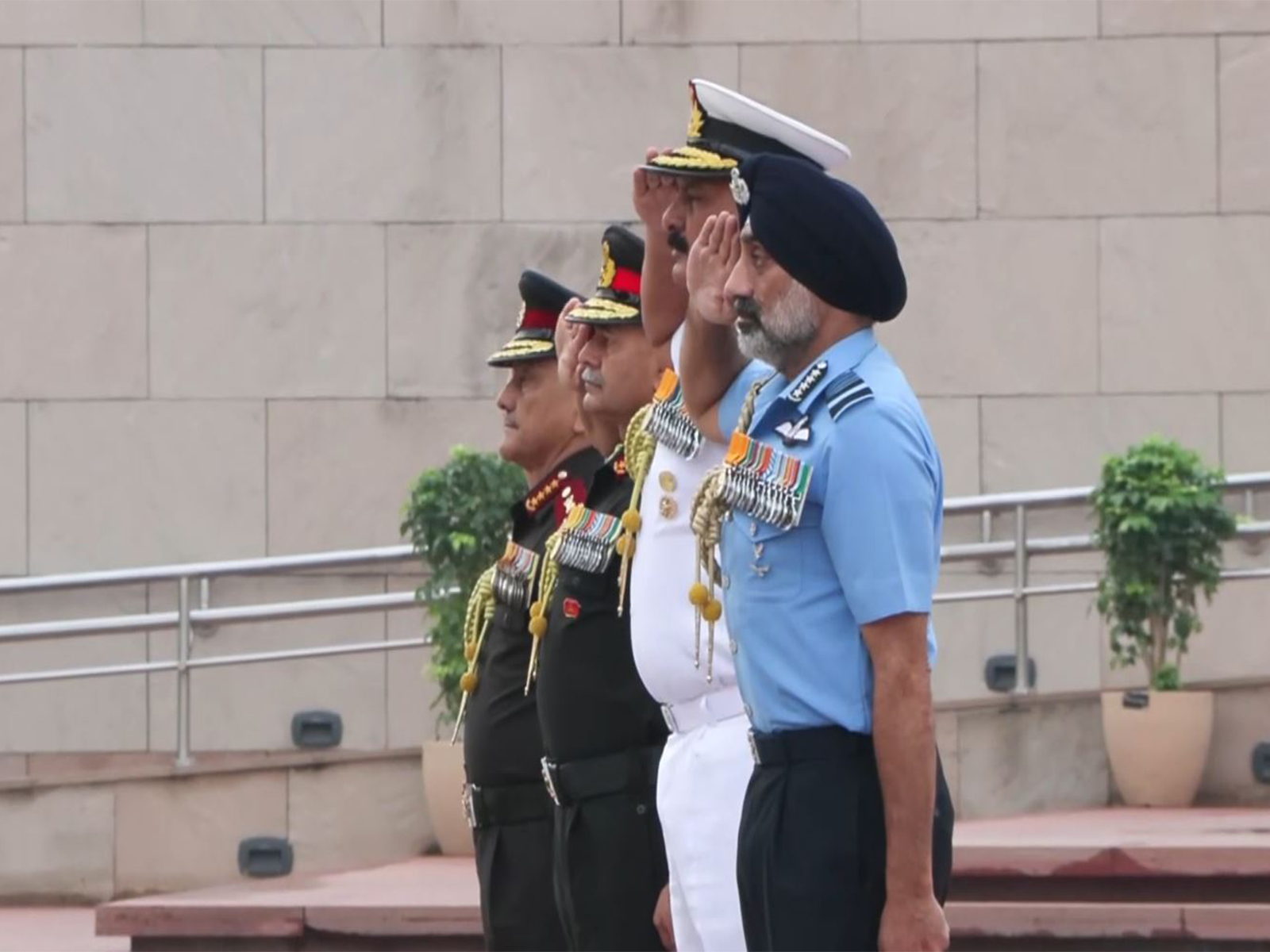 CDS, along with the chiefs of the Indian Air Force, Army and Navy, pay tribute at the National War Memorial (Photo/ANI)