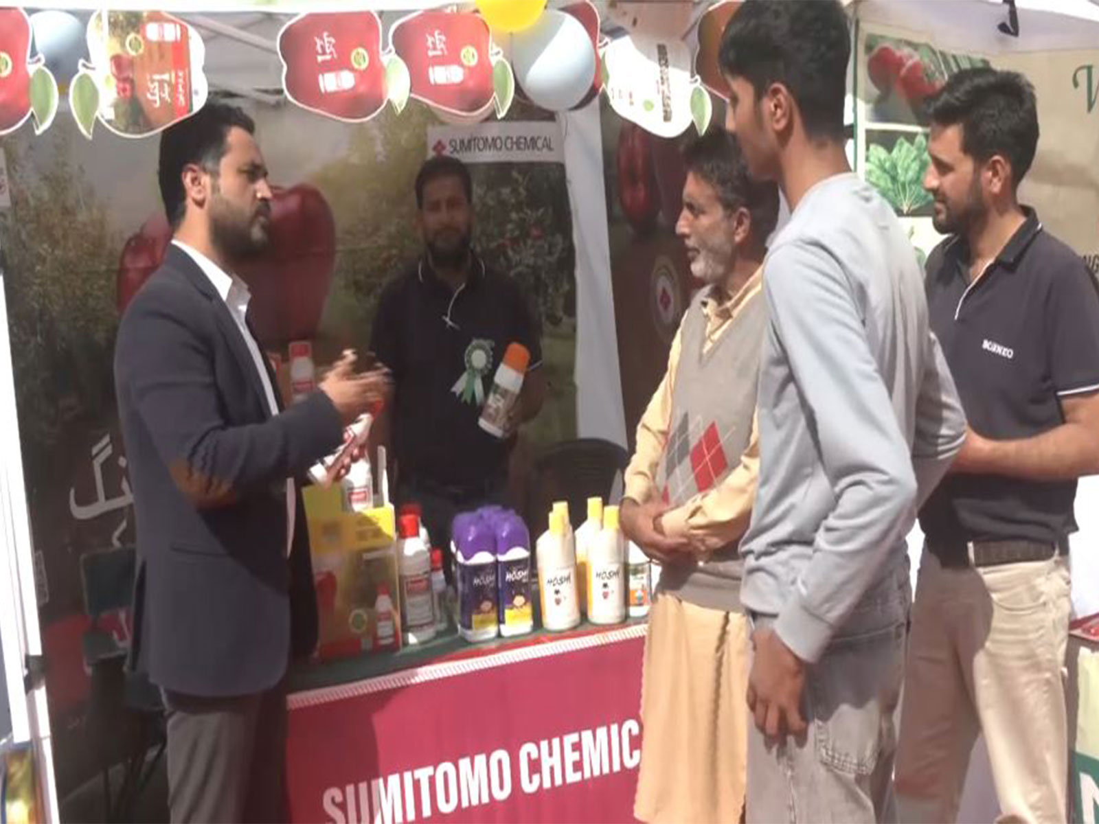 Several farmers and entrepreneurs set up stalls to exhibit the products they had prepared. (Photo/ANI) 