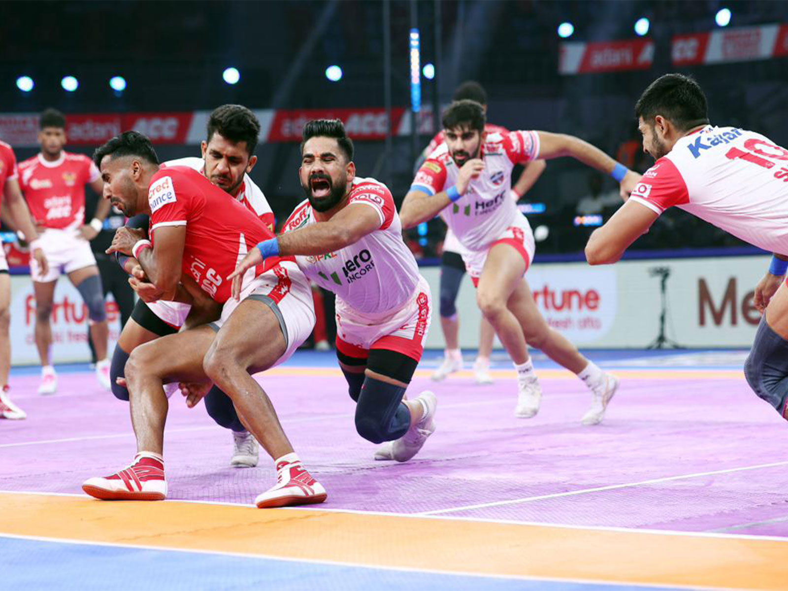 Players in action during the match (Photo: PKL)