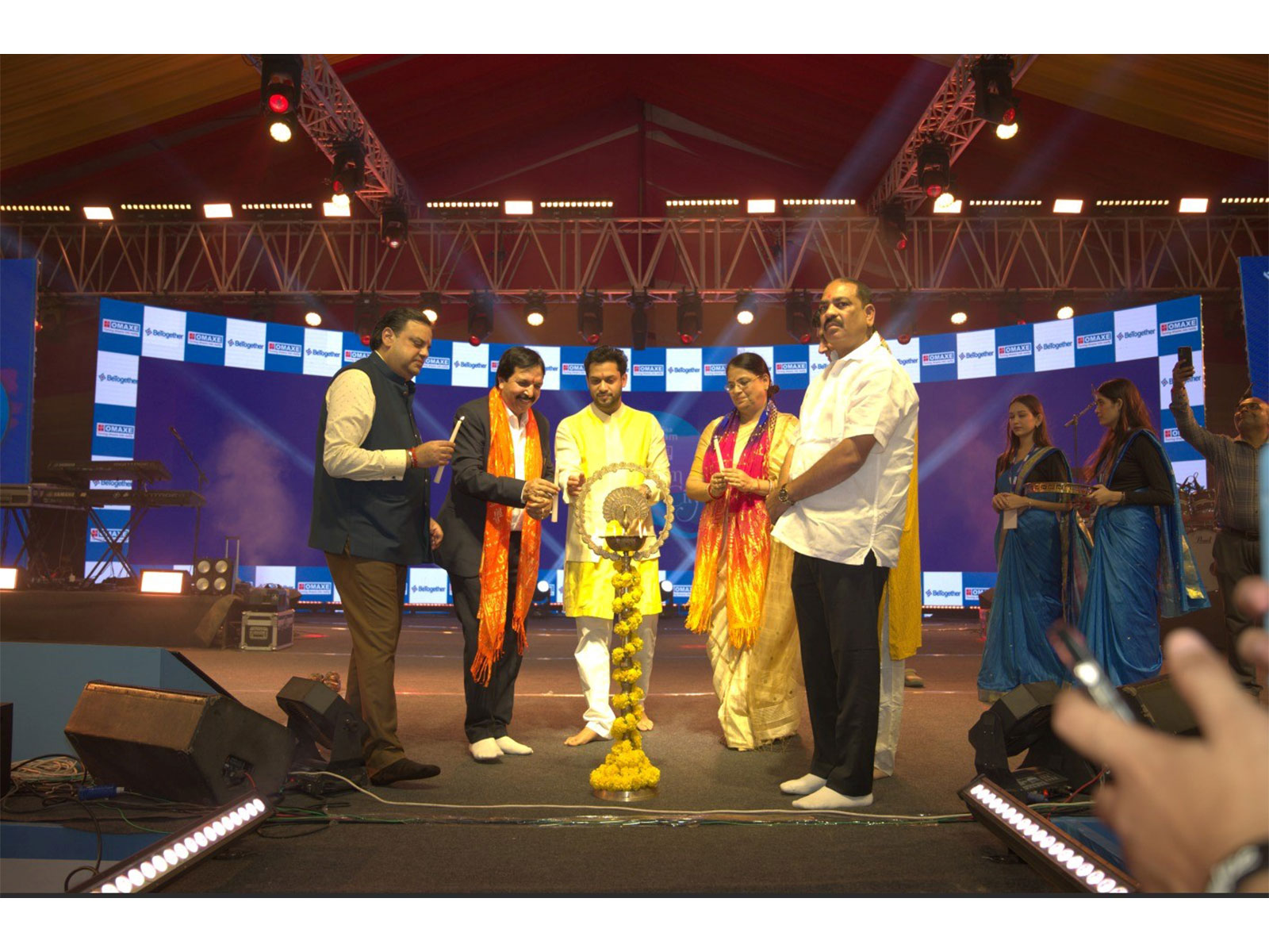 'Vishwas ka Sangam - Gala Night' at Omaxe Sangam City: Aastha Gill and Sugandha Mishra enthrall the audience