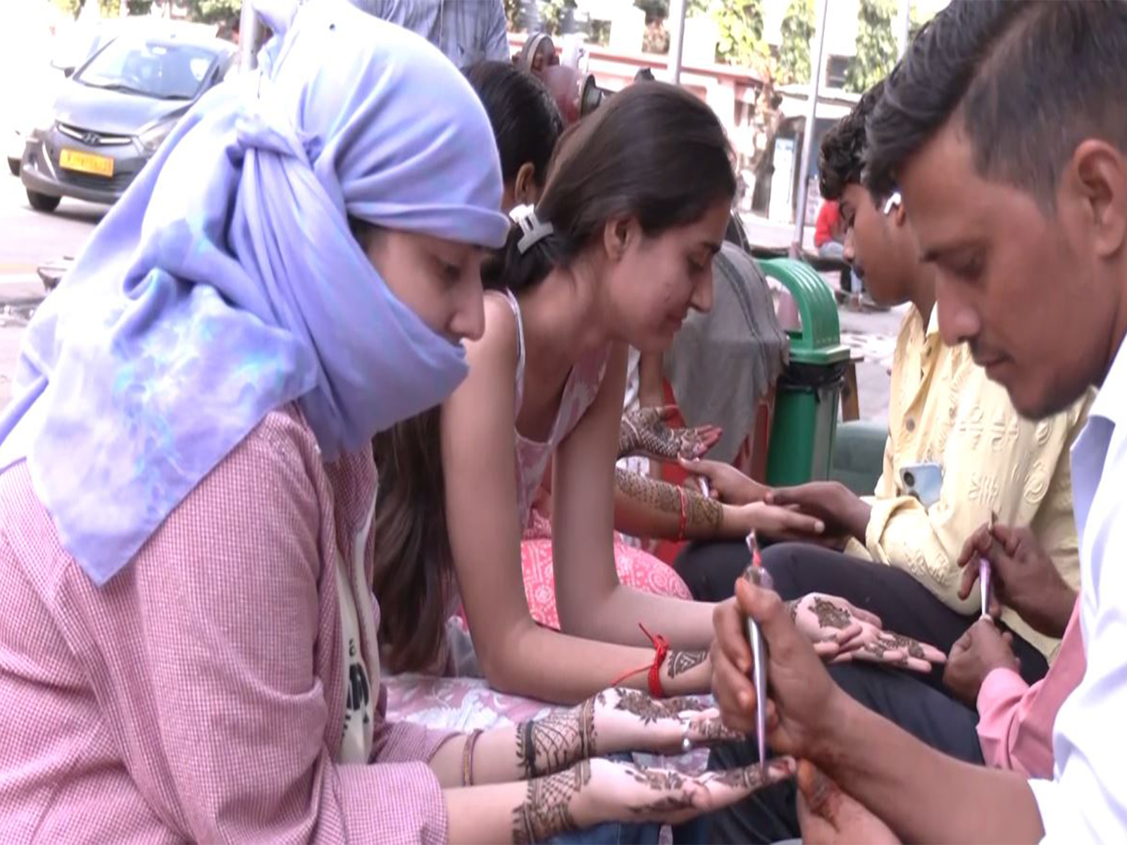 Women throng Jaipur markets on Karwa Chauth (Photo: ANI)