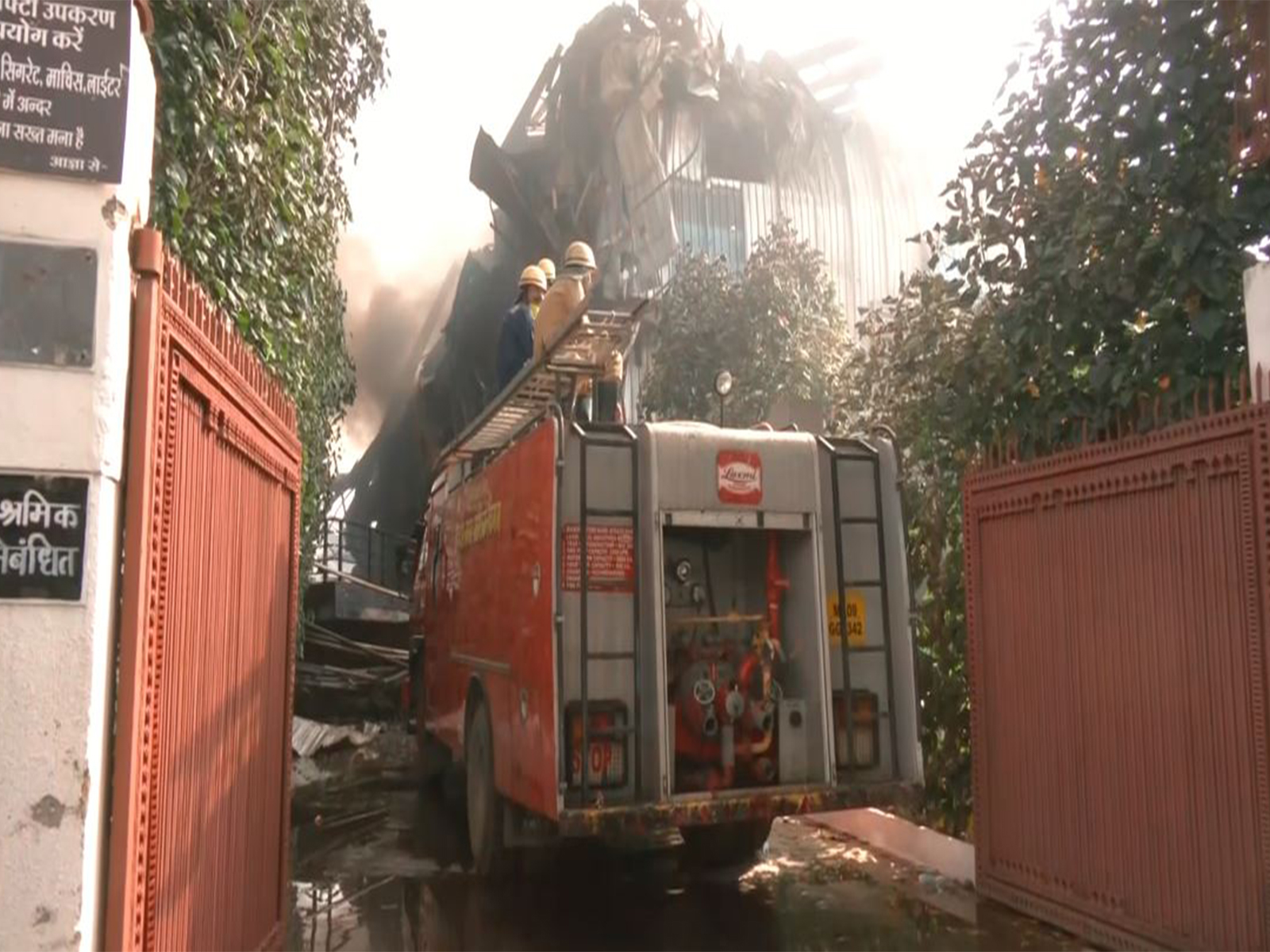  Visuals showed a plume of smoke emanating from the chemical plant building (Photo/ANI) 