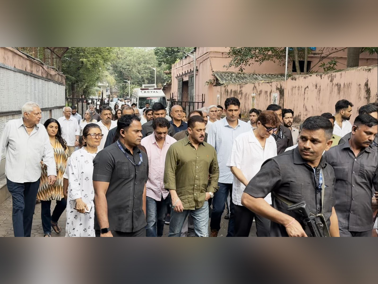 Salman Khan at Pankaj Dheer funeral (Photo: ANI)