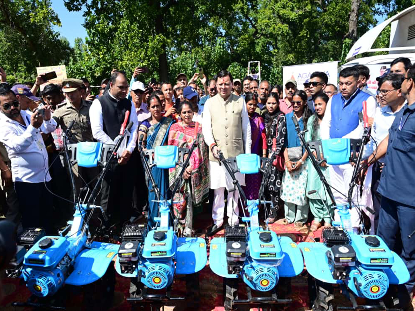 Uttarakhand CM Dhami participates in "Mukhyamantri Sashakt Bahna Utsav" (Photo/ANI)