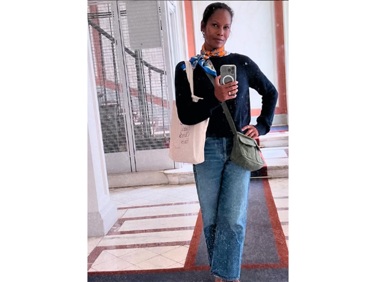 Robinne Lee (Image source: Instagram@robinnelee)