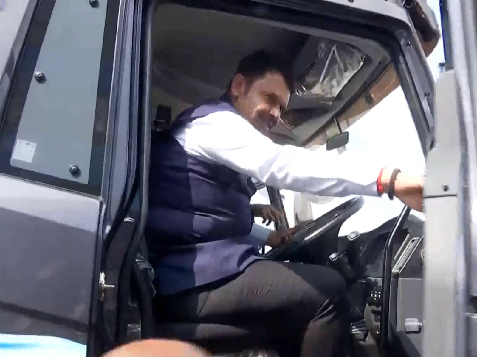CM Devendra Fadnavis tries his hand at a BEM's electric heavy-duty truck (Photo/ANI)