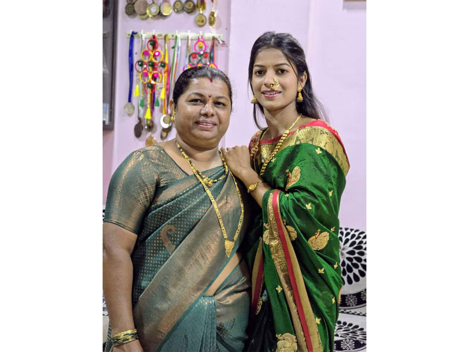 Kho Kho players celebrate Diwali with their parents (Photo: KKFI)