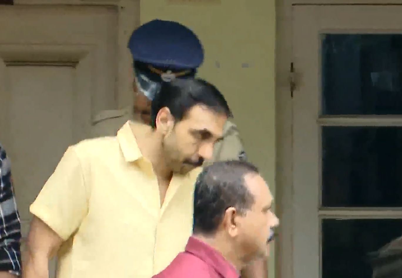 Unnikrishnan Potti (Yellow Shirt) arrested by Kerala Police SIT (Photo/ANI)