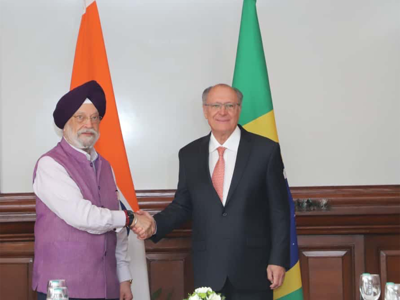 Union Minister  Hardeep Singh Puri with Geraldo Alckmin, Vice President and Minister of Development, Industry, Trade and Services of Brazil (Photo- X/@HardeepSPuri)