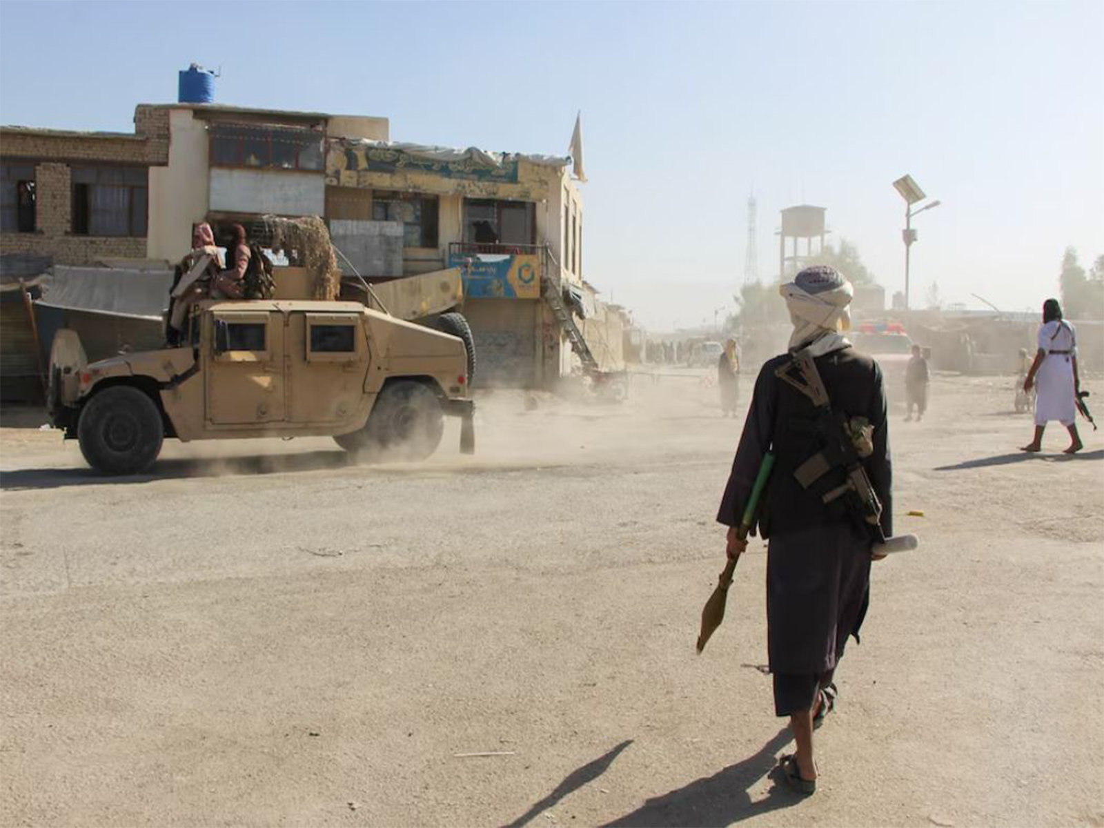 Taliban fighters patrol near the Afghanistan-Pakistan border in Spin Boldak, Kandahar Province, following exchanges of fire between Pakistani and Afghan forces in Afghanistan (Photo/Reuters)