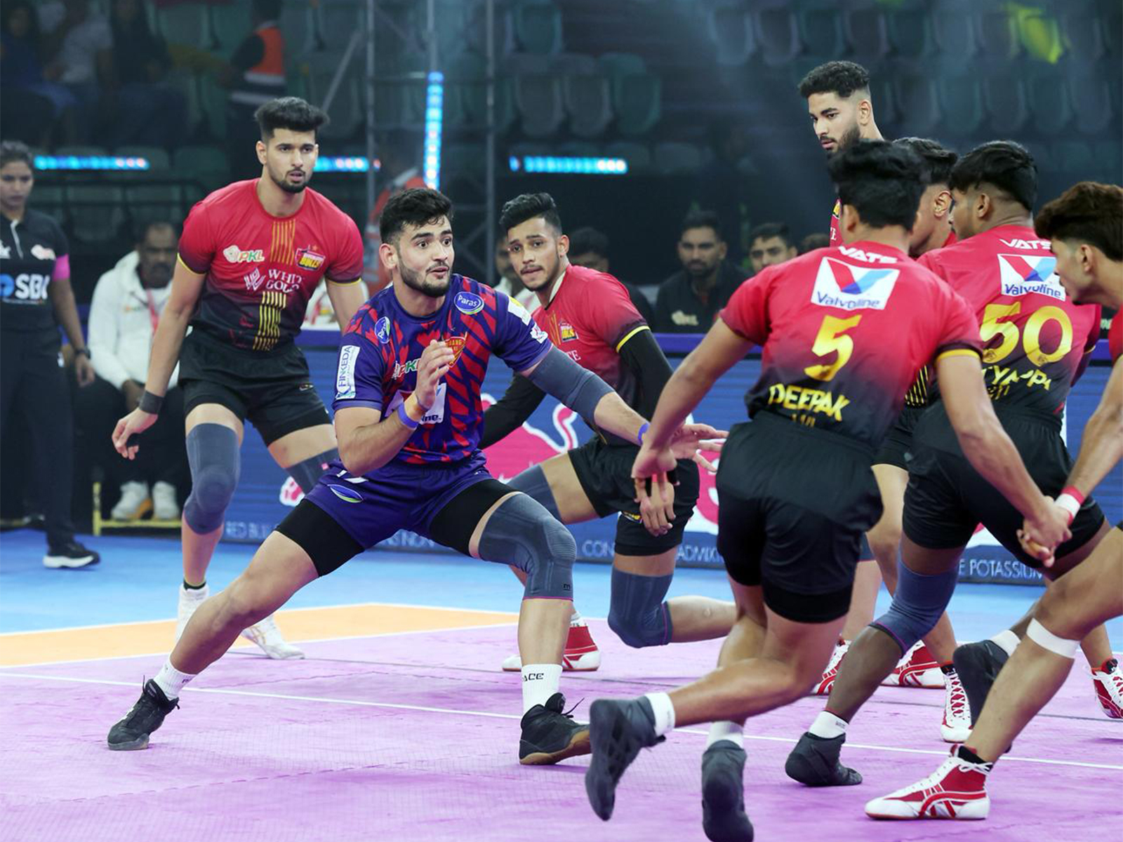 Players in action during the match (Photo: PKL)